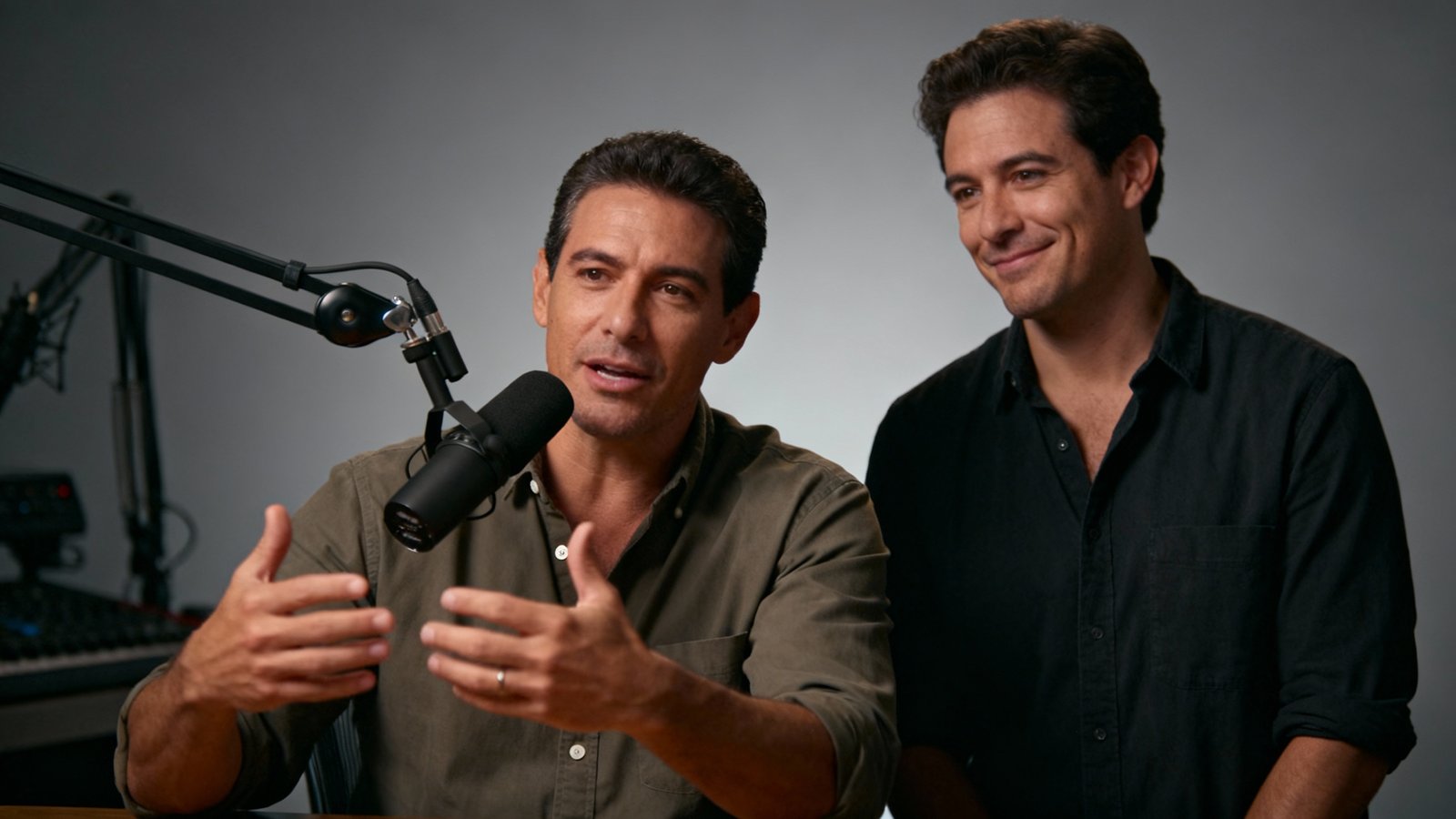 Marciano's VILLA: Demi or Jessi?