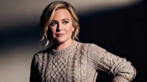 Amy Poehler’s Luxe Sweater: Oprah & Gwyneth’s $14 Secret!