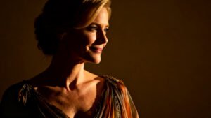 Laura Dern: 150 Rejections. Her “Tall Torso” Secret