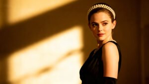 Leighton Meester: Blair’s Iconic Accessory Is Back!