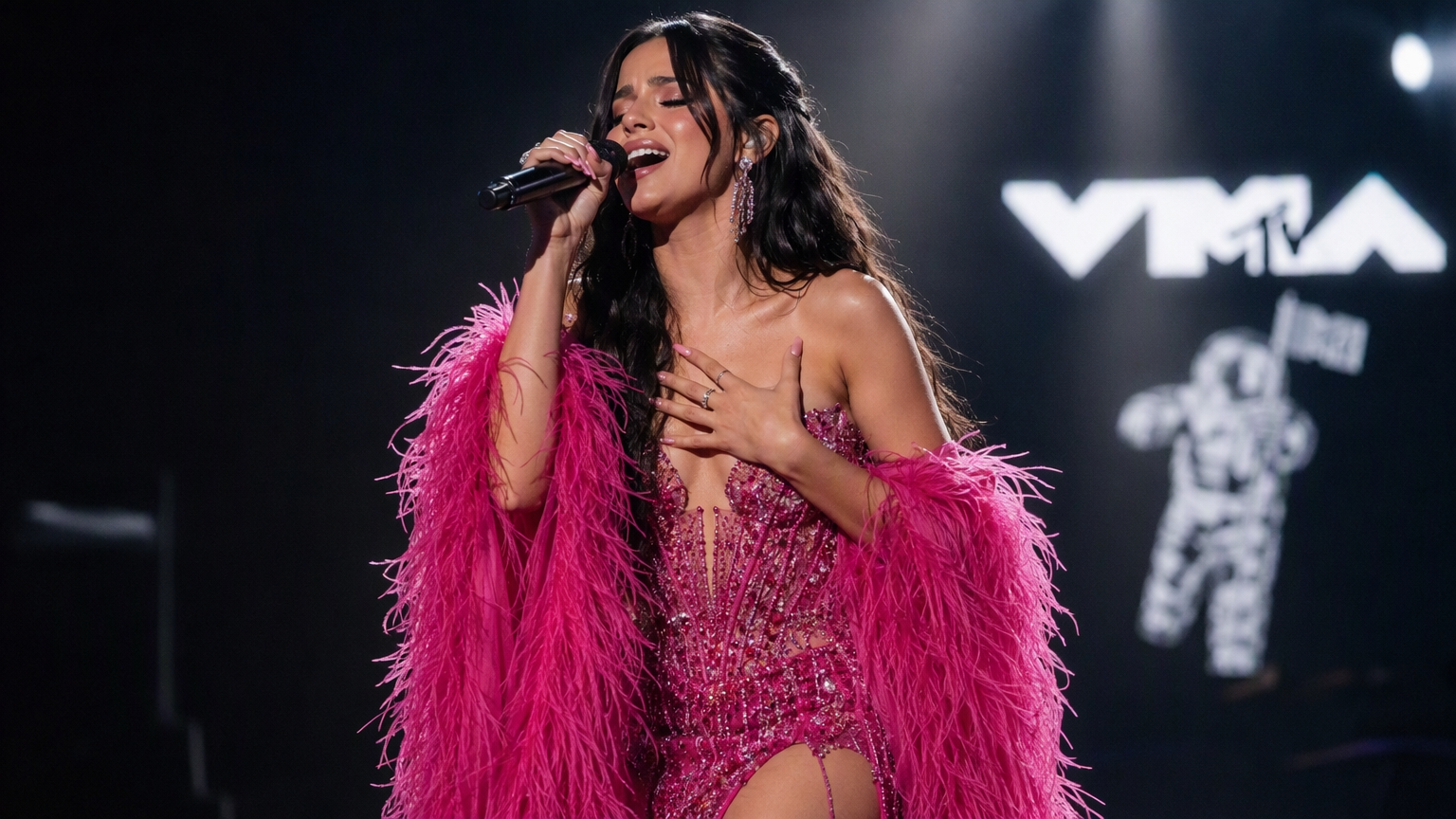 Kacey Musgraves' Dolly Parton Tribute Left the VMAs in Tears