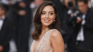 Aubrey Plaza returns to red carpet two months after first child
