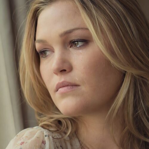 Julia Stiles is about to make everyone who grew up in the '90s cry into their couch cushions, and honestly? We probably deserve it.
