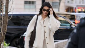 Kate Upton’s $40 Secret to Looking Rich Is a Cardigan-Jacket