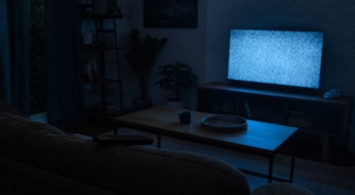 Halloween's still two weeks out, but Netflix clearly isn't waiting around to flip the switch on spooky season. The library's already stacked with the classics - Hitchcock's Psycho, that Sixth Sense twist everyone pretends they didn't see coming the f
