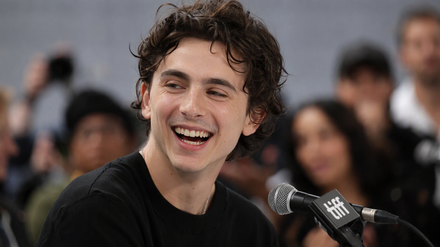 Robert Pattinson Doesn't Want to Be Tom Cruise—Here's Why