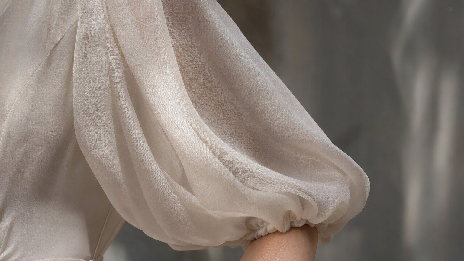 Say Goodbye to Batwings: 19 Lantern Sleeves That Slim Arms