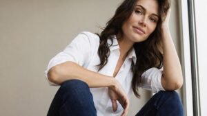 The $15 Blouse That Changed Everything for Jeans