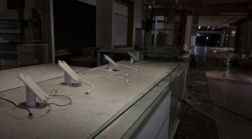 Nobody's buying phones anymore. And I mean nobody. Global smartphone sales just cratered by 20% compared to last year - the worst third quarter we've seen since 2012. That's not a typo. We're talking about the kind of numbers that make boardrooms go