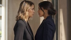 Tracker’s Kathleen Robertson: ‘I Thought We’d Be a Couple