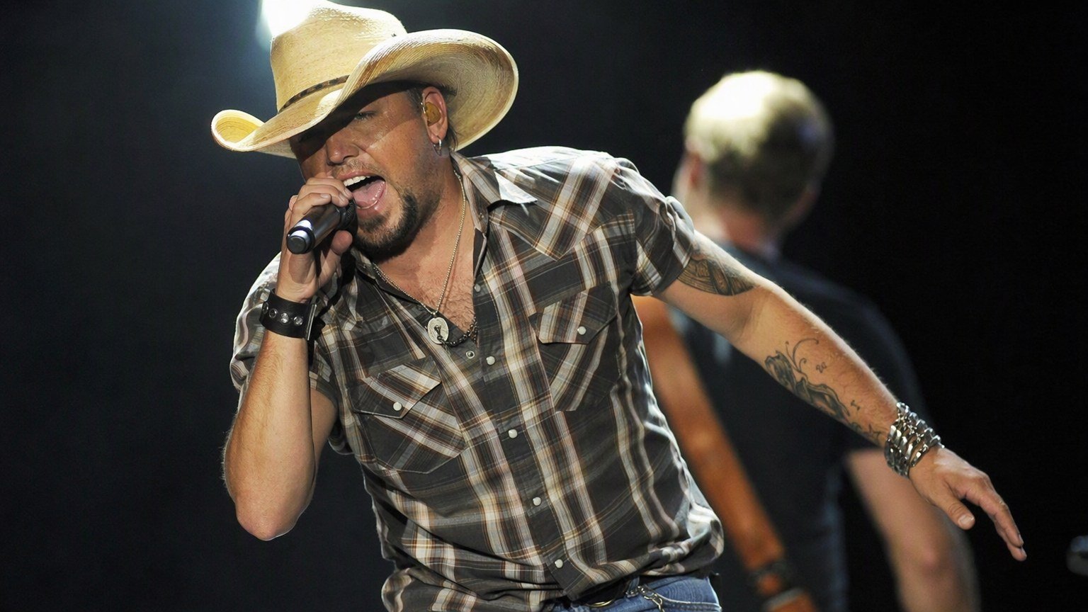 What Really Happened When Miranda Lambert Threw Moonshine